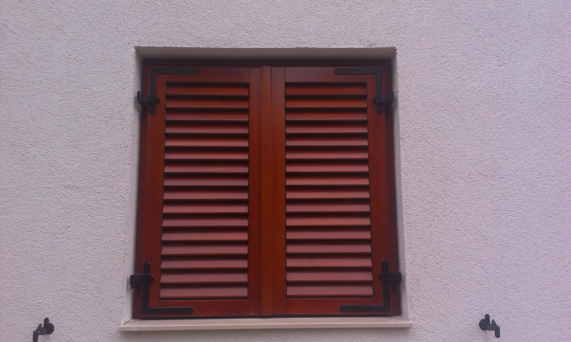 Fa zsalugáterek